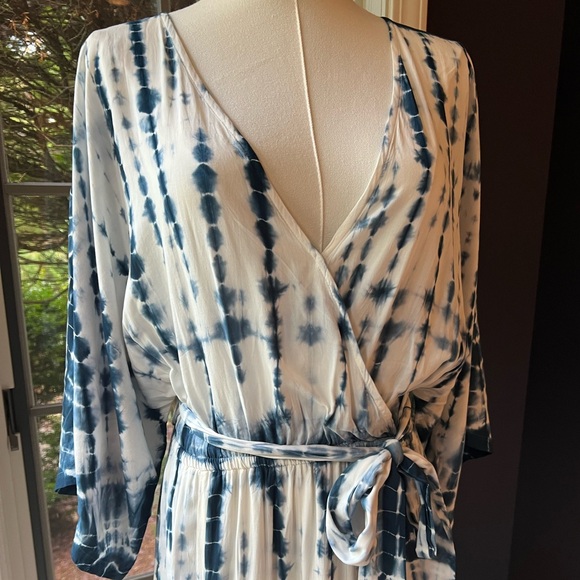 Aakaa Blue and White Tie-Dye Maxi Dress - Picture 2 of 10